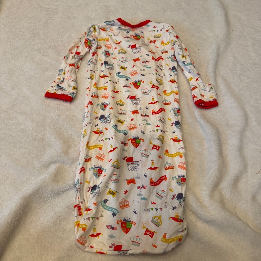 MAGNETIC ME An Heir is born gown Modal Magnetic - Picture 6 of 6